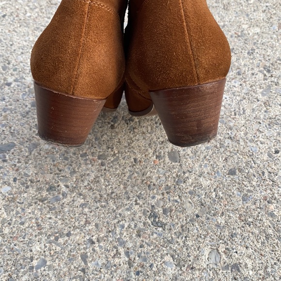Saint Laurent suede chelsea boots great condition - Picture 3 of 3